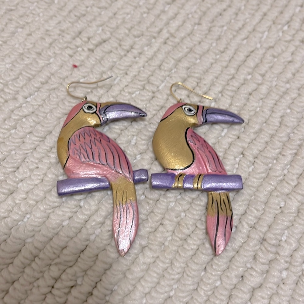 Super cool toucan earrings from 1980s